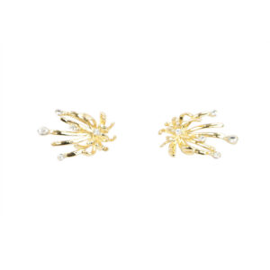 Classic everyday earrings with a simple design for versatile styling.