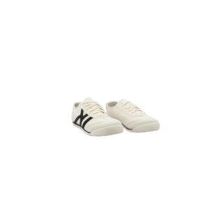 Classic style casual shoes with a retro design.