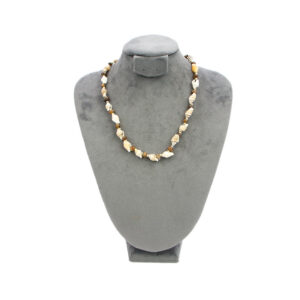 Sea shell adjustable Necklace with casual everyday design.