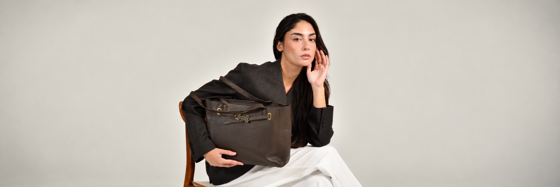 editorial-tote-portrait-on-a-cream-backdrop