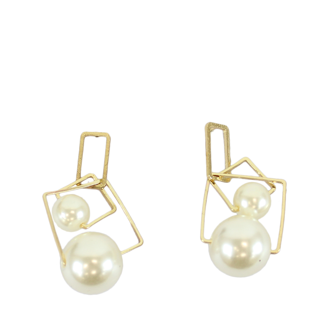 Dangle earrings with pearls