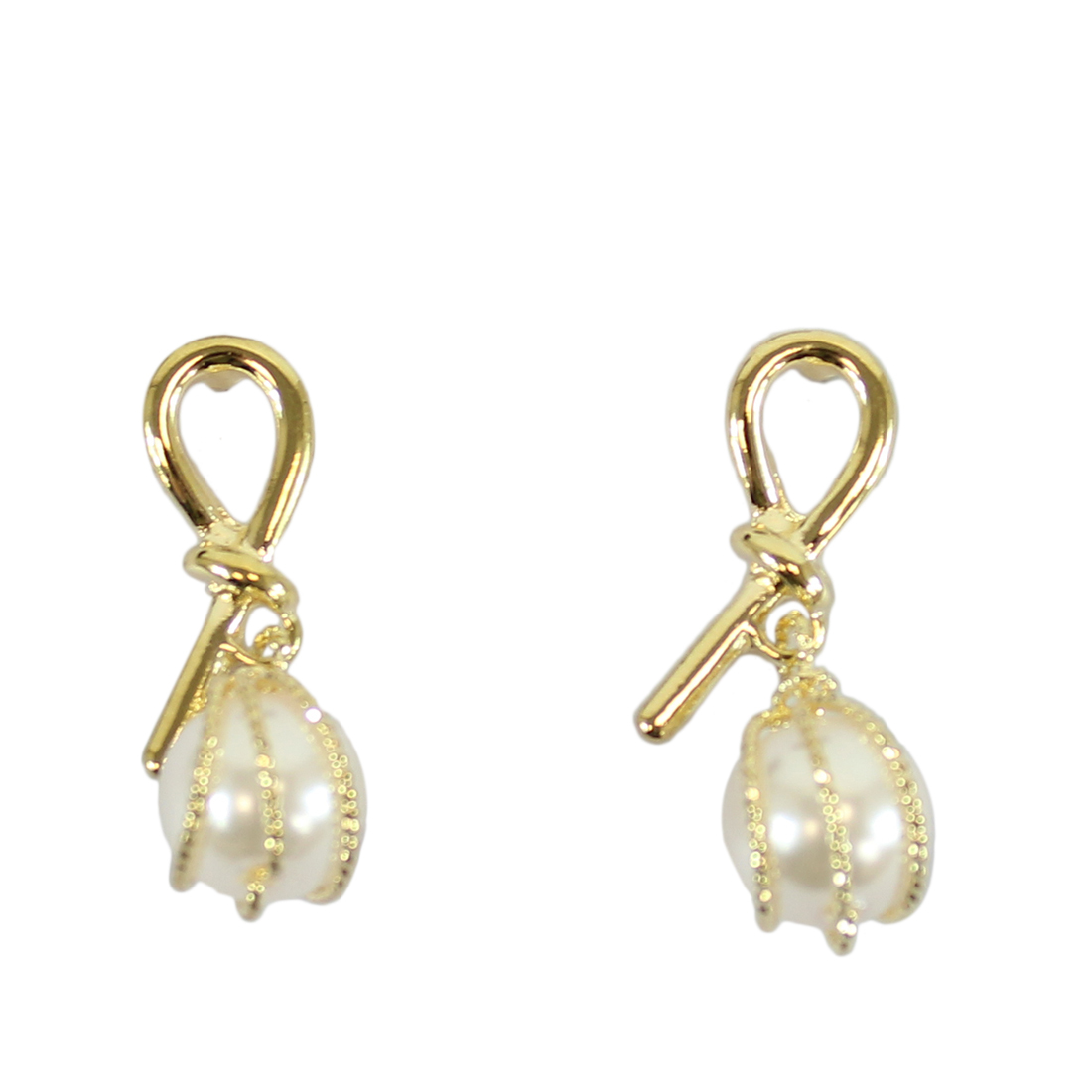 Elegant gold earrings with pearl