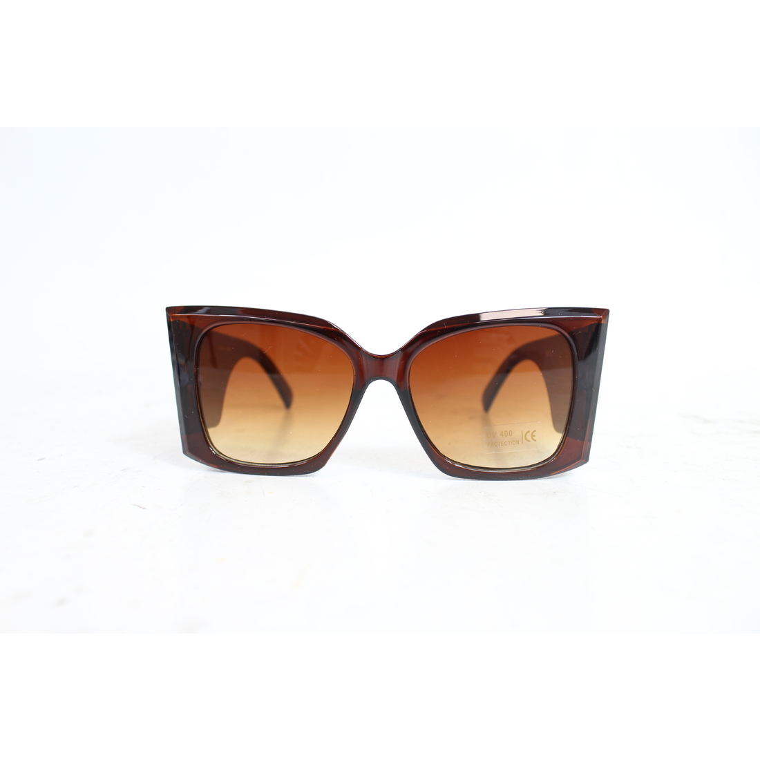 Wide cat eye with plain frame