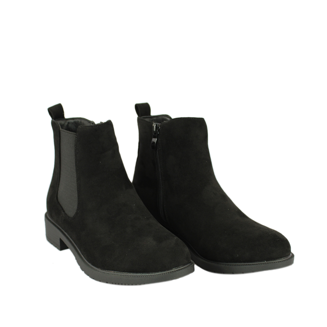 Plain suede boots with a soft and velvety finish