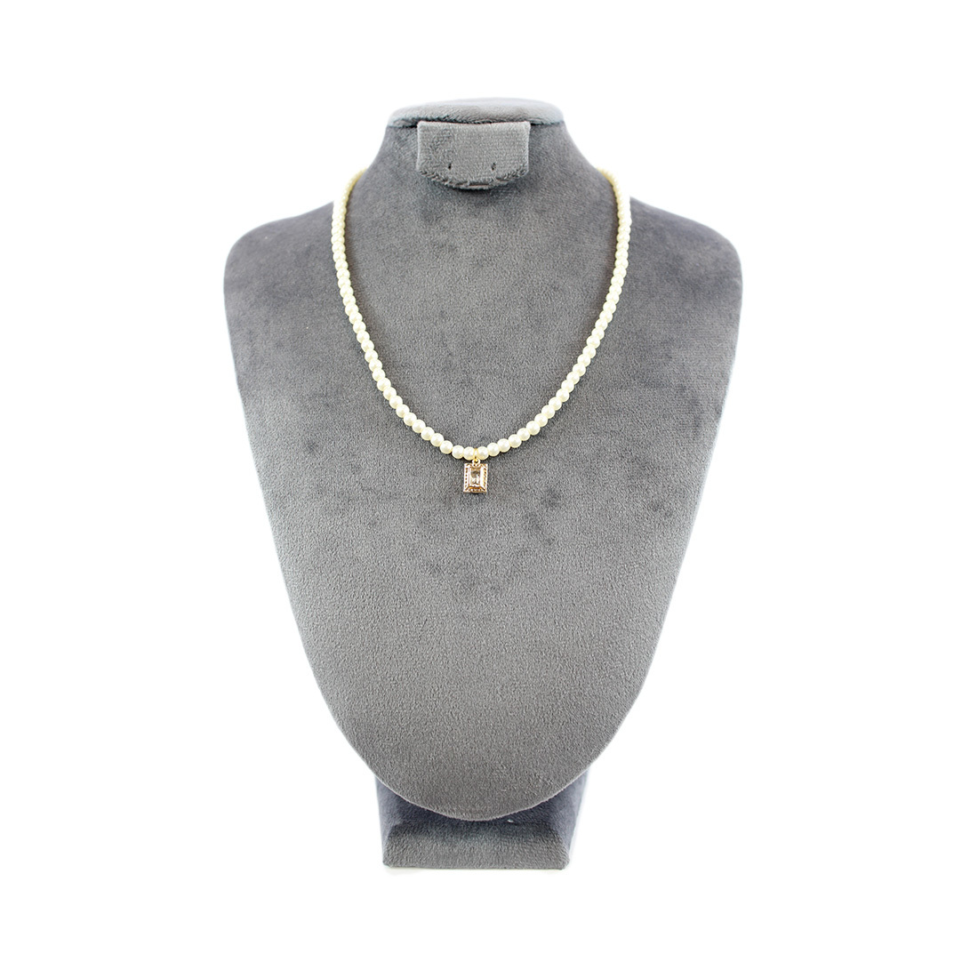 Small pearl necklace with Rectangle Pendant