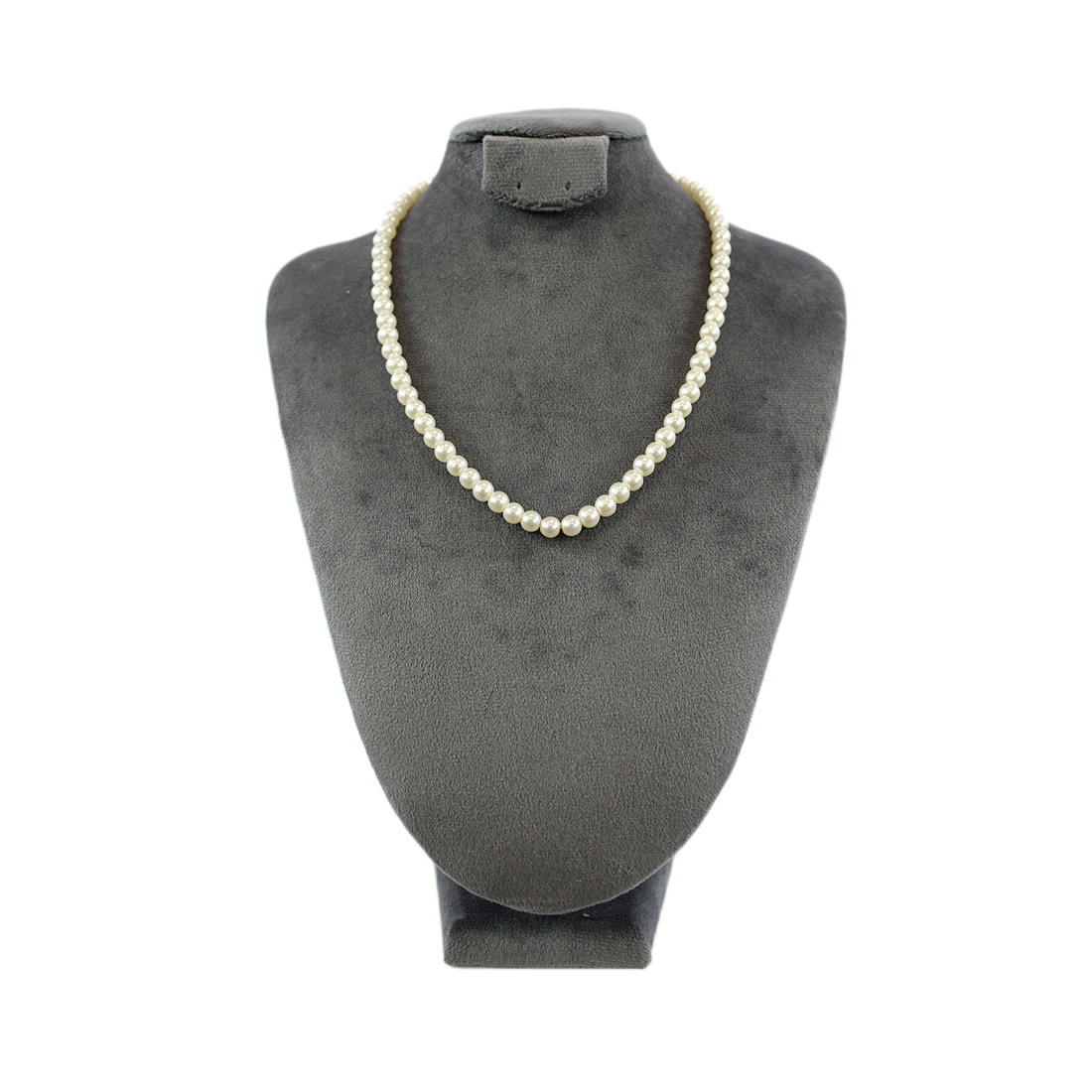 Medium plain Pearl Necklace