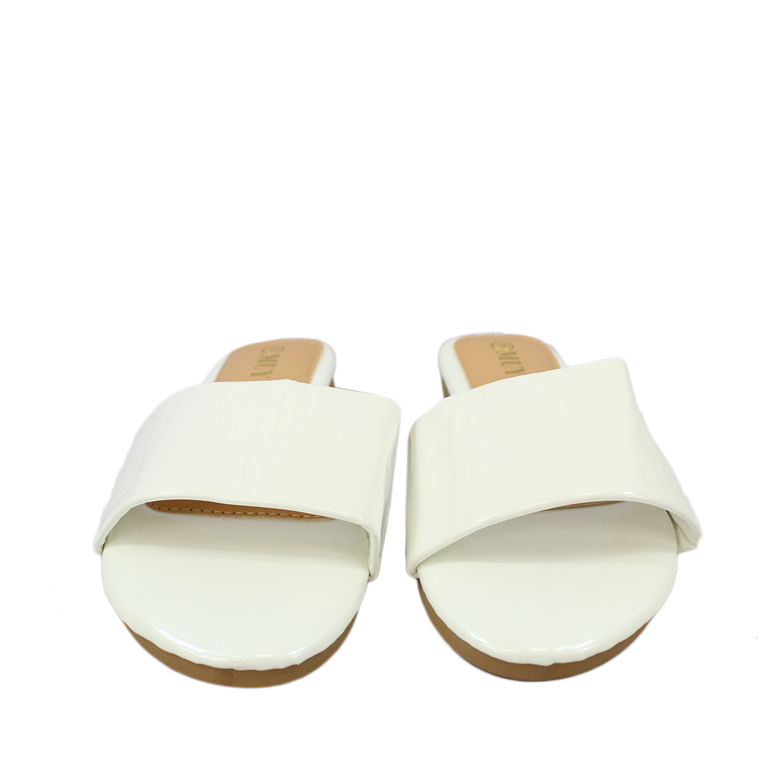 Plain with wide strap infornt