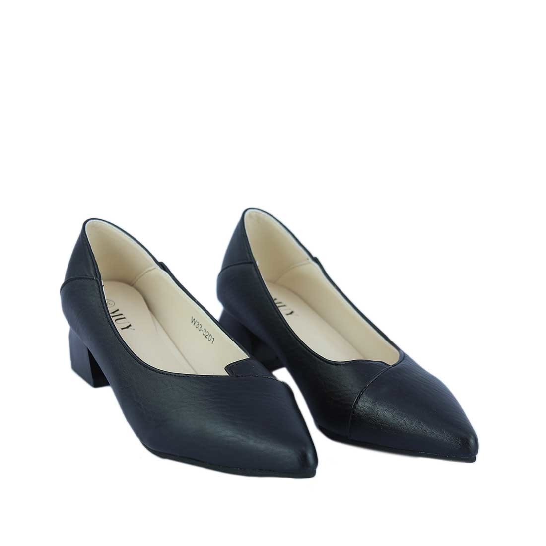 Pointed-toe flats with Heels