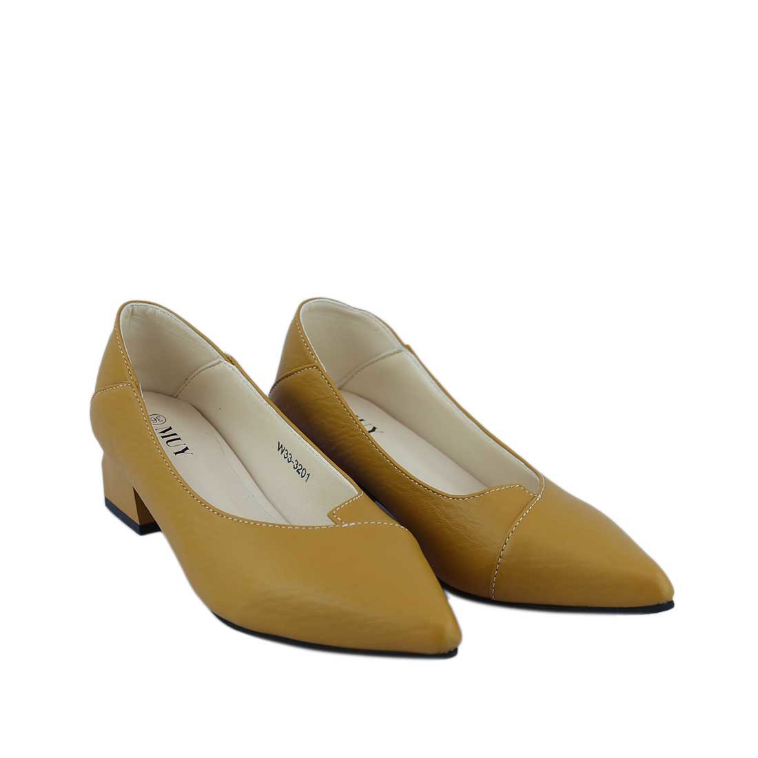 Pointed-toe flats with Heels