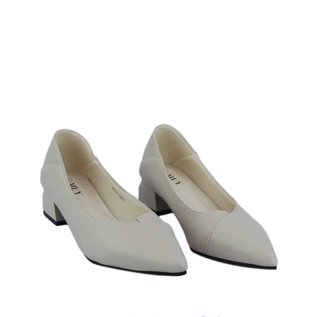 Pointed-toe flats with Heels