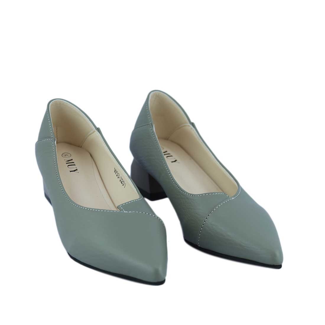 Pointed-toe flats with Heels