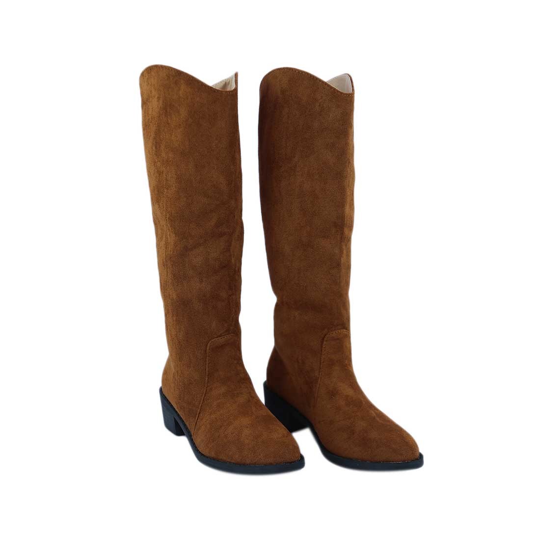Low-heeled ankle boots.