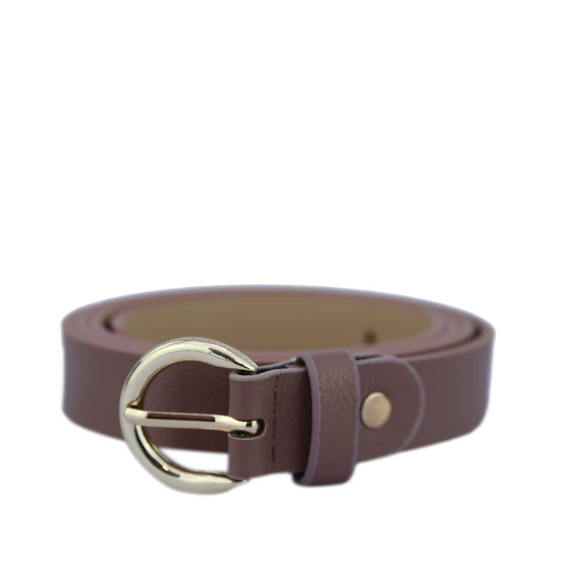 Slim casual belt with a chic, oval buckle.