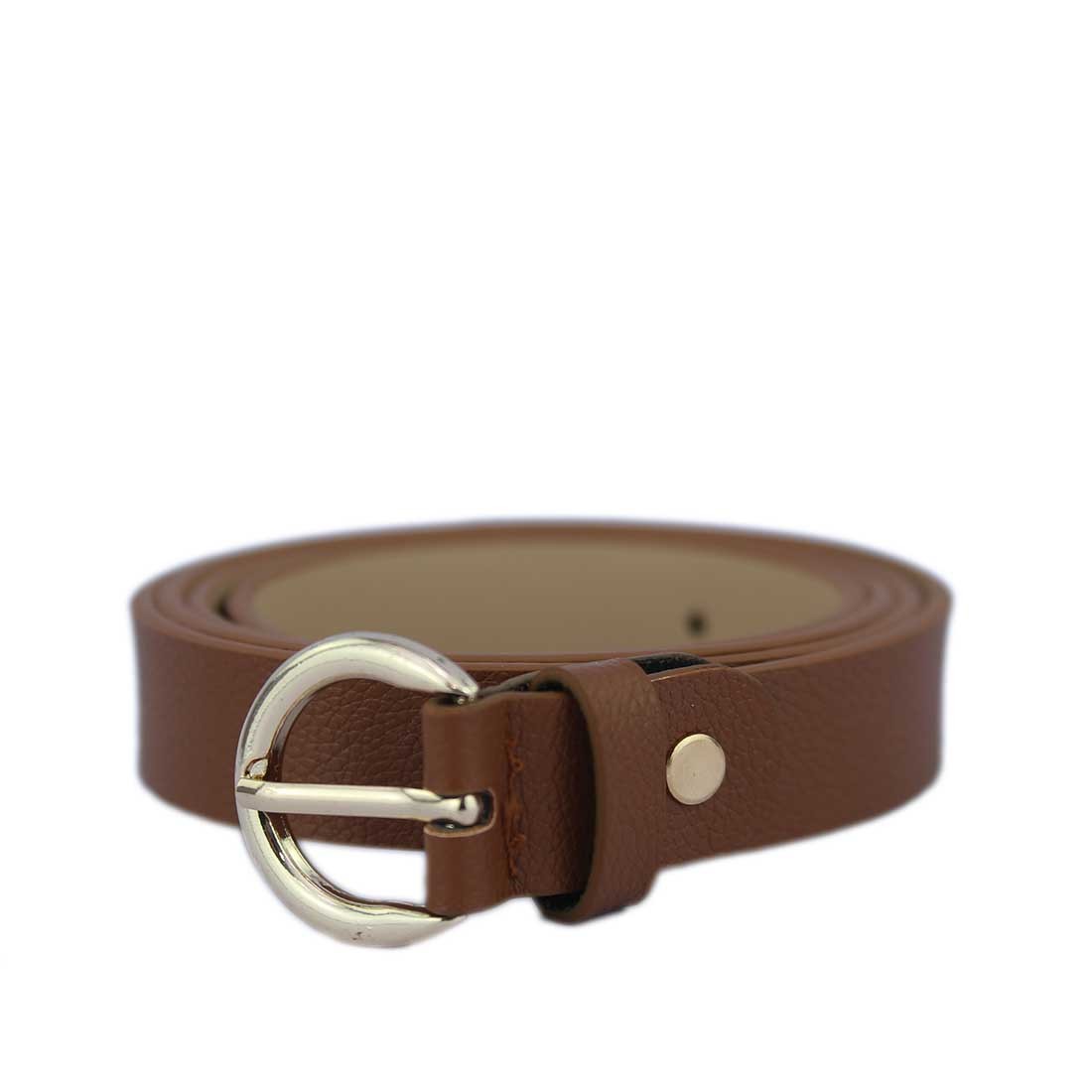 Slim casual belt with a chic, oval buckle.