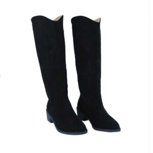 Low-heeled ankle boots.