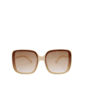 Glam-inspired sunglasses for a statement summer look.