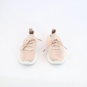 Easy-on knit casual shoes with a lightweight feel.