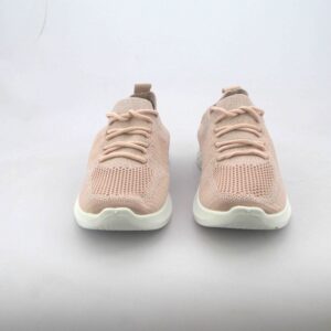 Easy-on knit casual shoes with a lightweight feel.