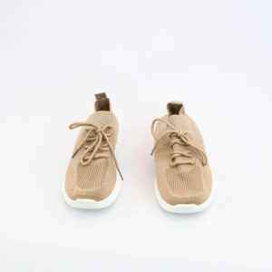 Easy-on knit casual shoes with a lightweight feel.