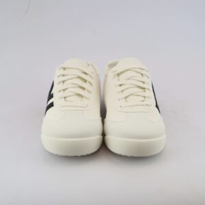Classic style casual shoes with a retro design.