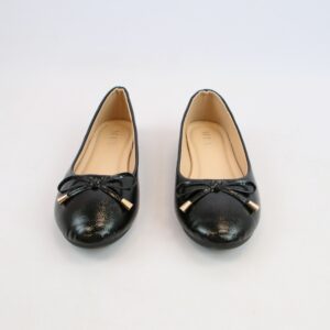 Classic round toe design with a soft cushioned sole ballerina